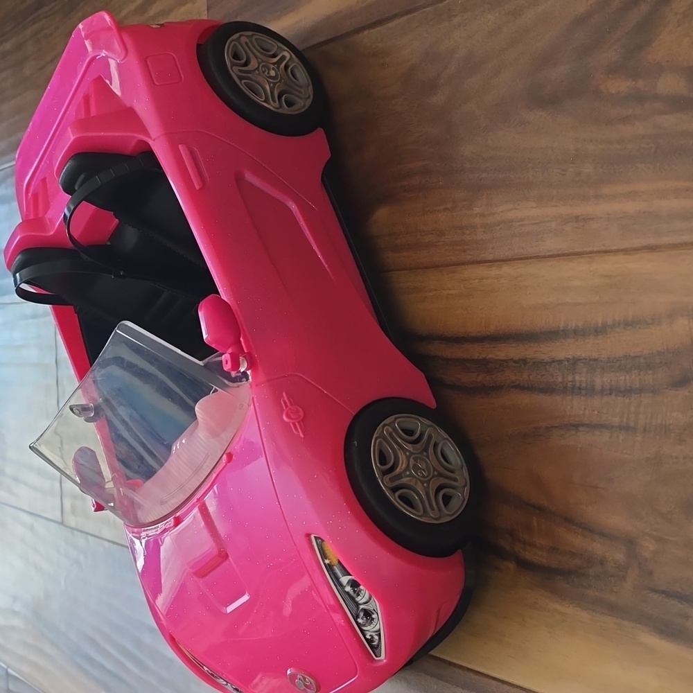 HOST PICK. EUC. Mattel Barbie Convertible Car